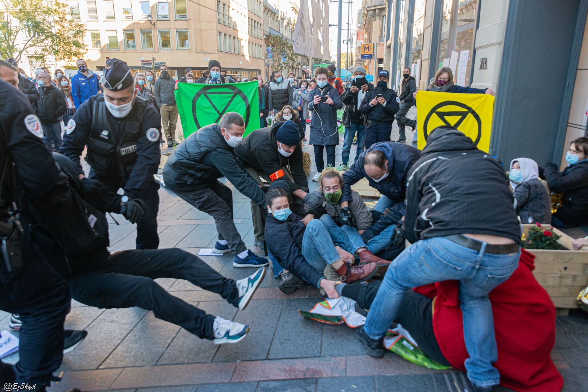Action de désobéissance civile à Toulouse.